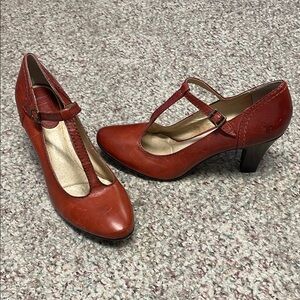 Frye Scarlett’s leather TStrap Heels- like new